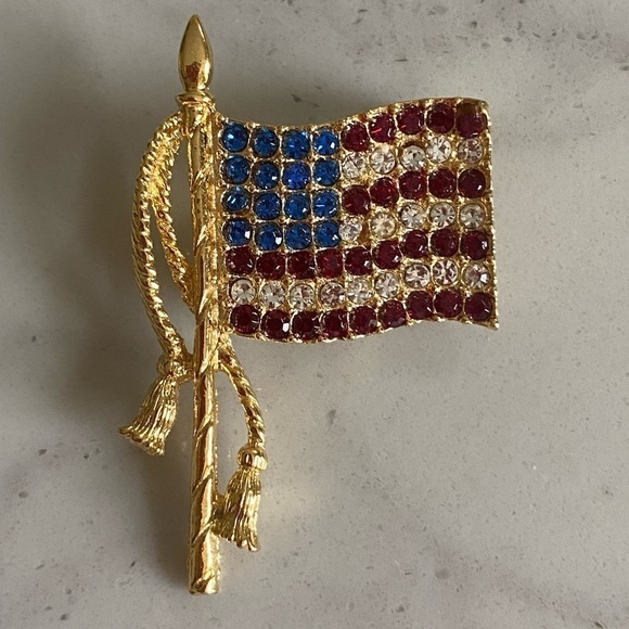 Jewelry - Vintage Crystal Embellished Gold Flag Pin
